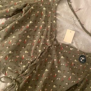 Long Sleeve Floral Lace-Up Cropped Shrunken Tee